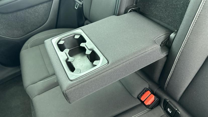 Rear Armrest/ Cup Holder