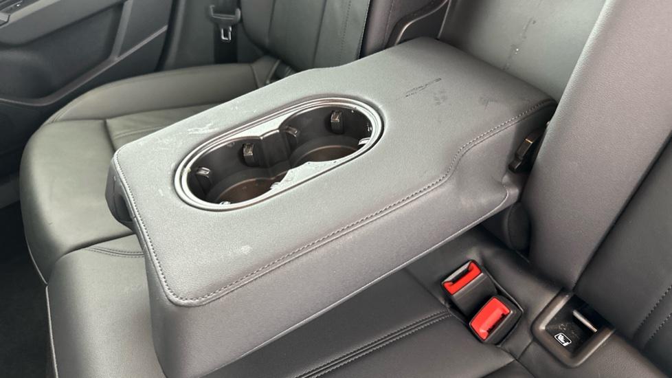 Rear Armrest/ Cup Holder