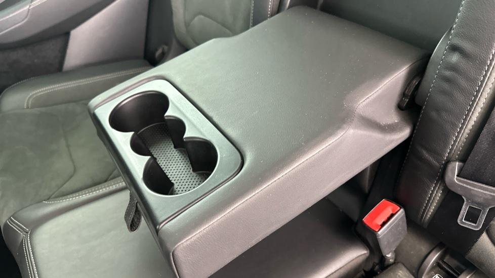 Rear Armrest/ Cup Holder