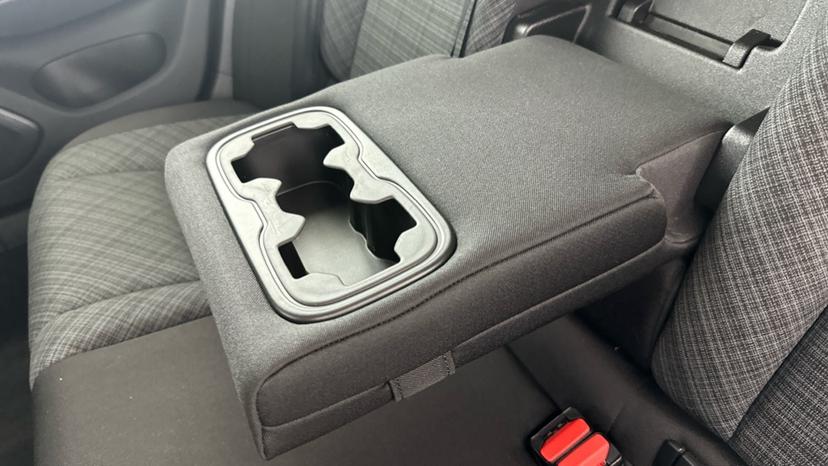 Rear Armrest/ Cup Holder