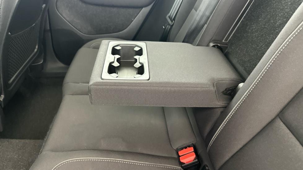 Rear Armrest/ Cup Holder