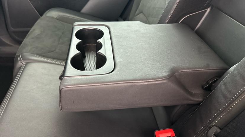 Rear Armrest/ Cup Holder