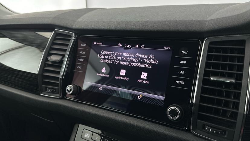 Apple Car Play & Android Auto