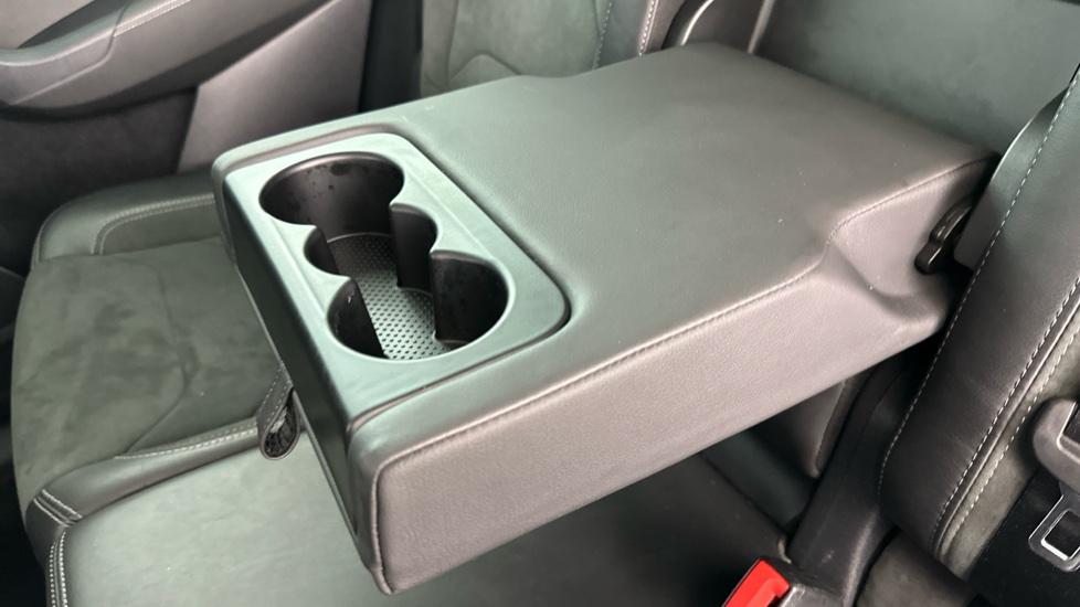 Rear Armrest/ Cup Holder