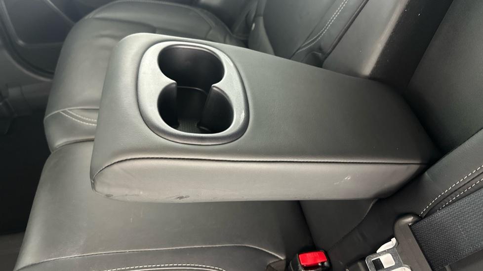 Rear Armrest/ Cup Holder