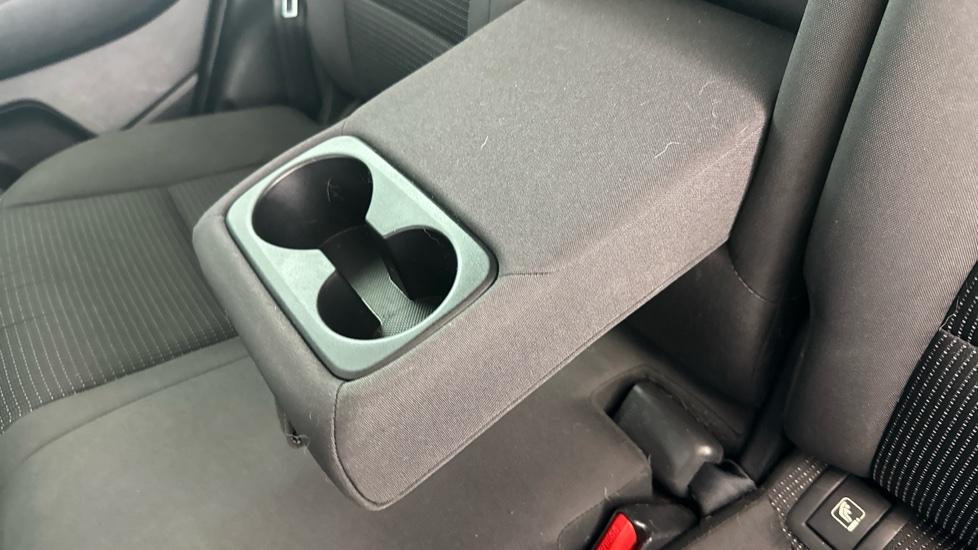 Rear Armrest/ Cup Holder