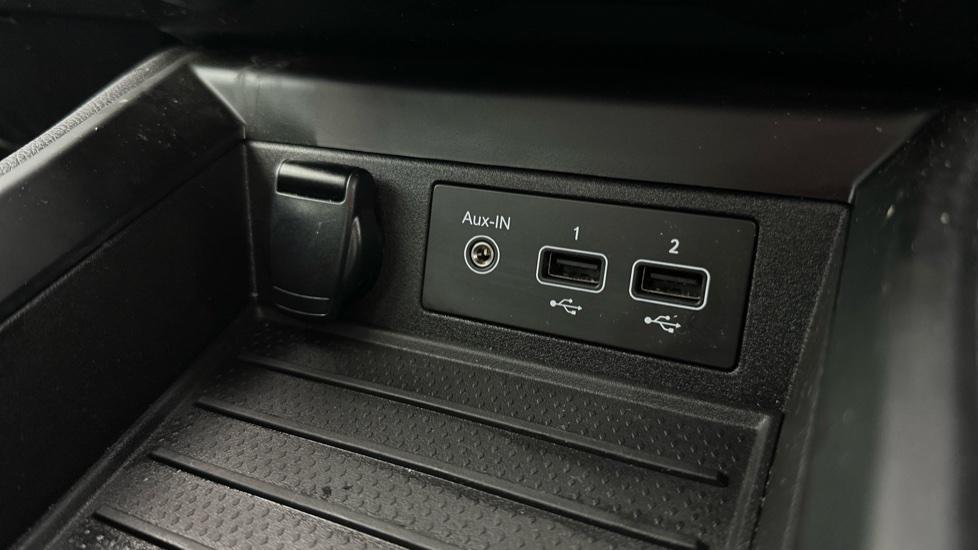 USB/Aux Connectivity 