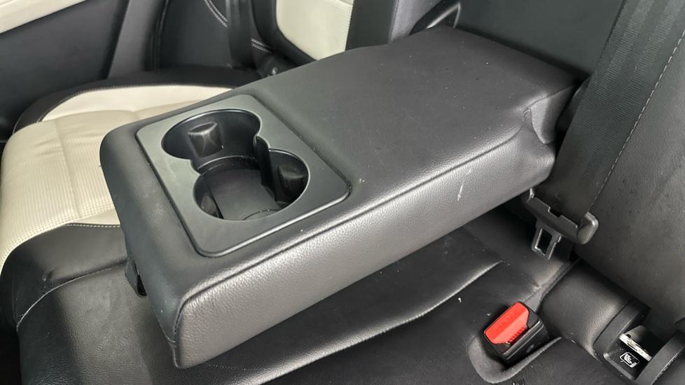 Rear Armrest/ Cup Holder