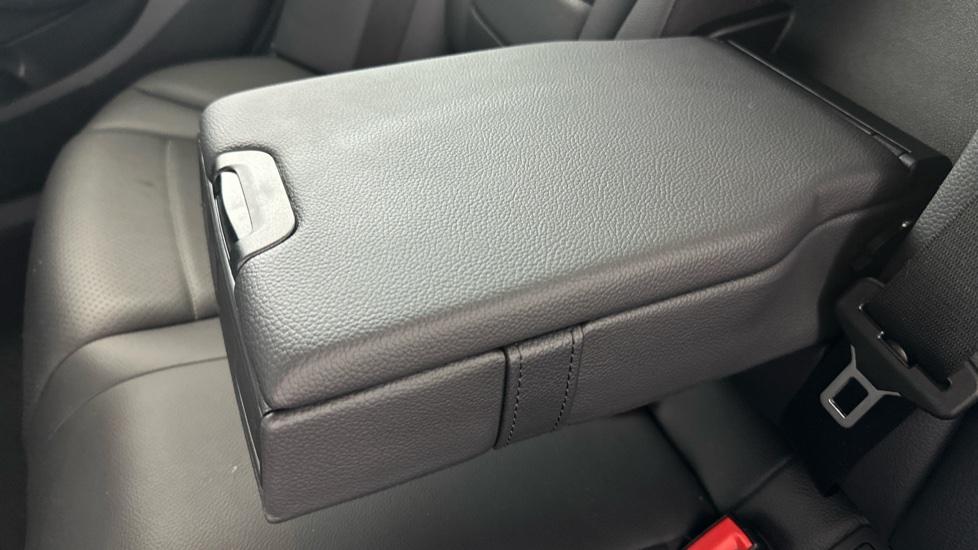 Rear Armrest/ Cup Holder