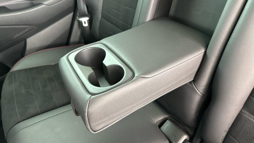 Rear Armrest/ Cup Holder