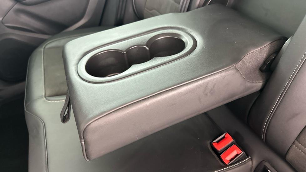 Rear Armrest/ Cup Holder