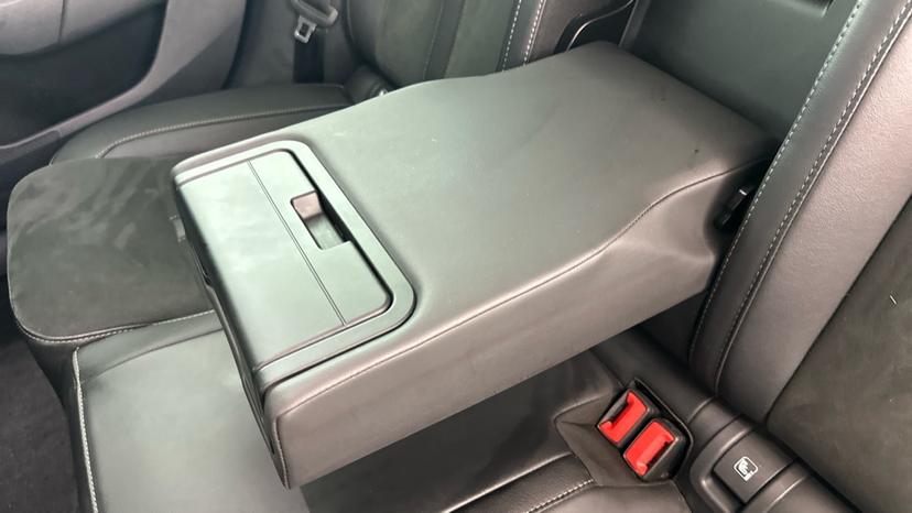 Rear Armrest/ Cup Holder