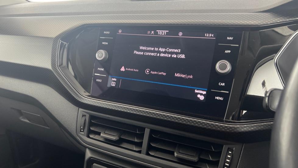 Apple Carplay and Android Auto