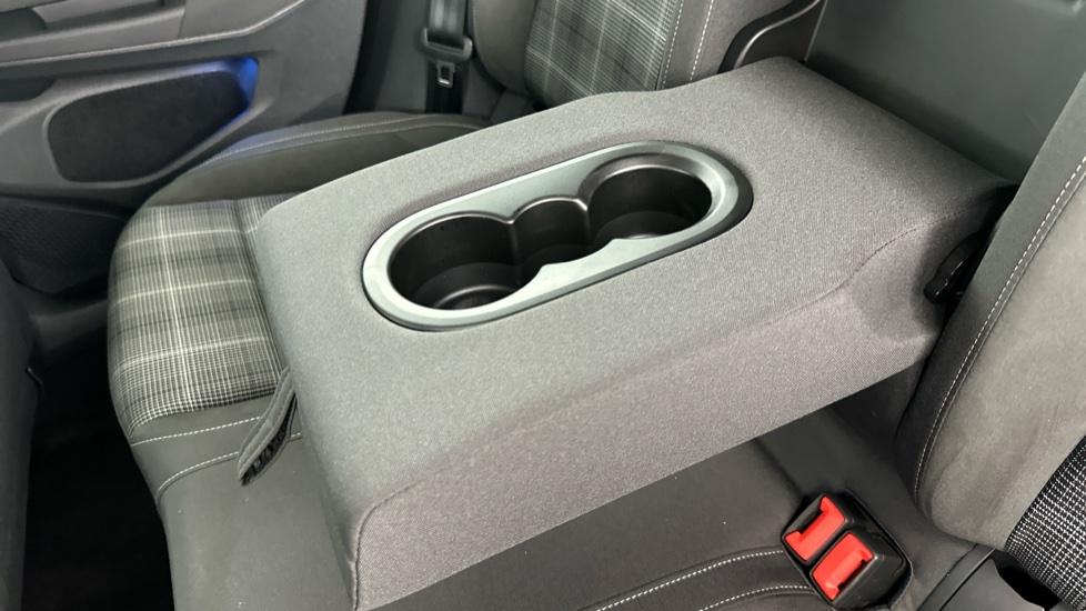 Rear Armrest/ Cup Holder