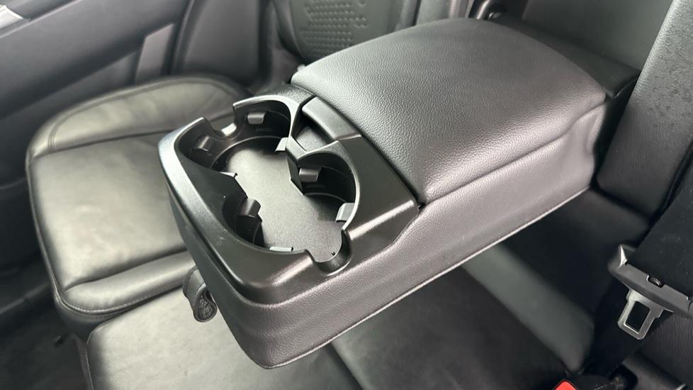 Rear Armrest/ Cup Holder