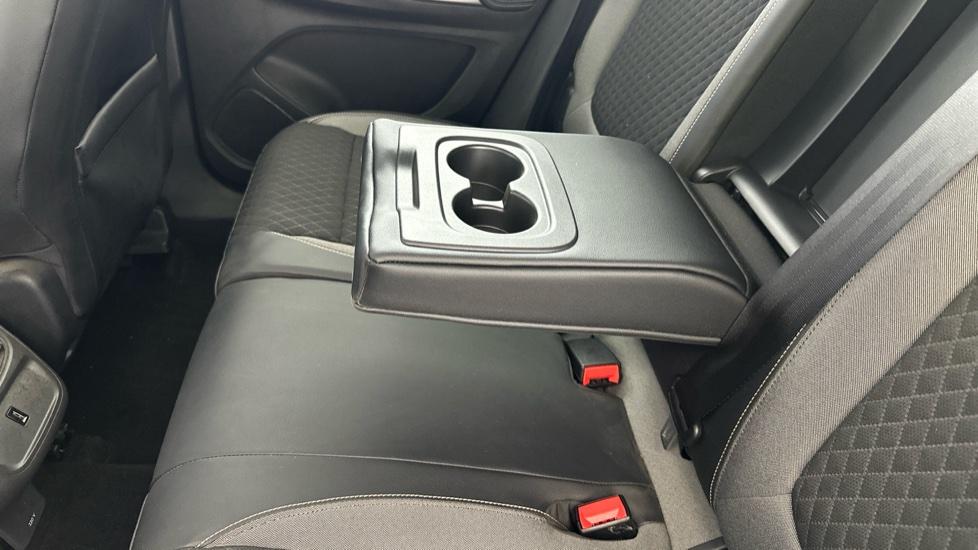 Rear Armrest/ Cup Holder