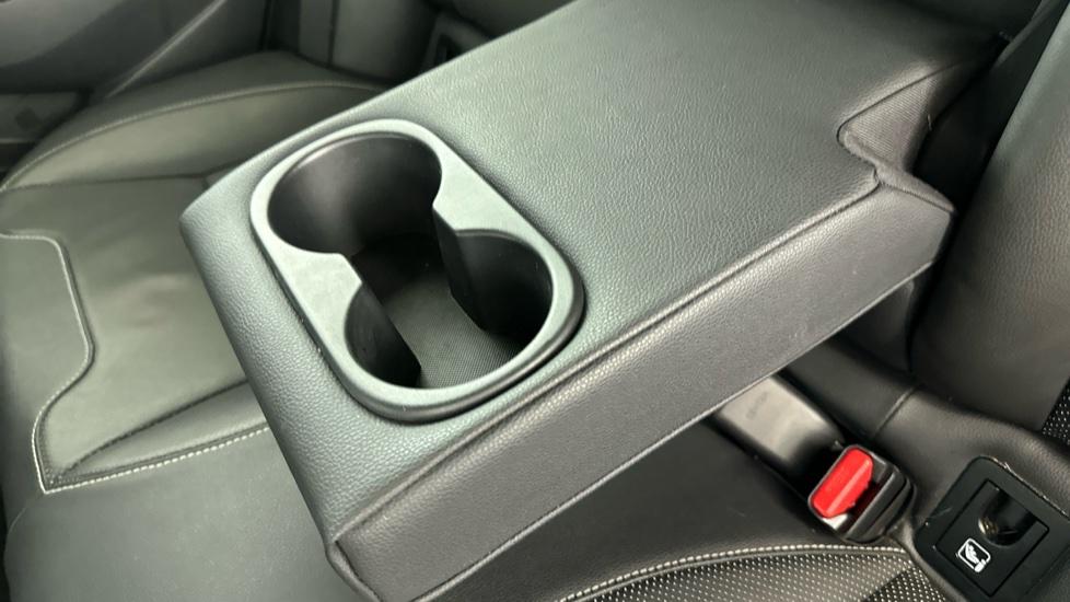 Rear Armrest/ Cup Holder