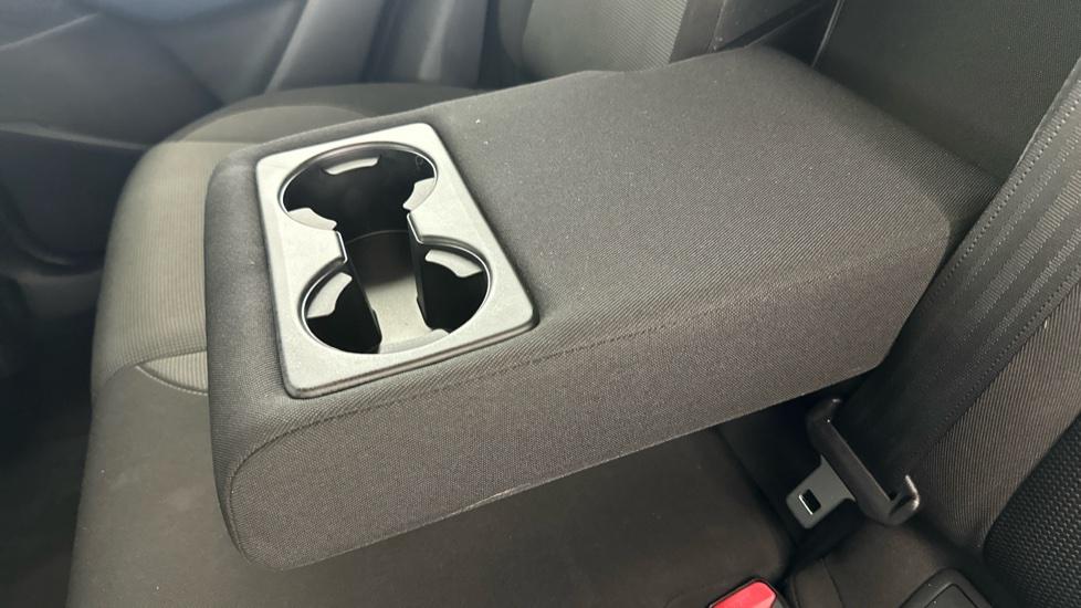 Rear Armrest/ Cup Holder