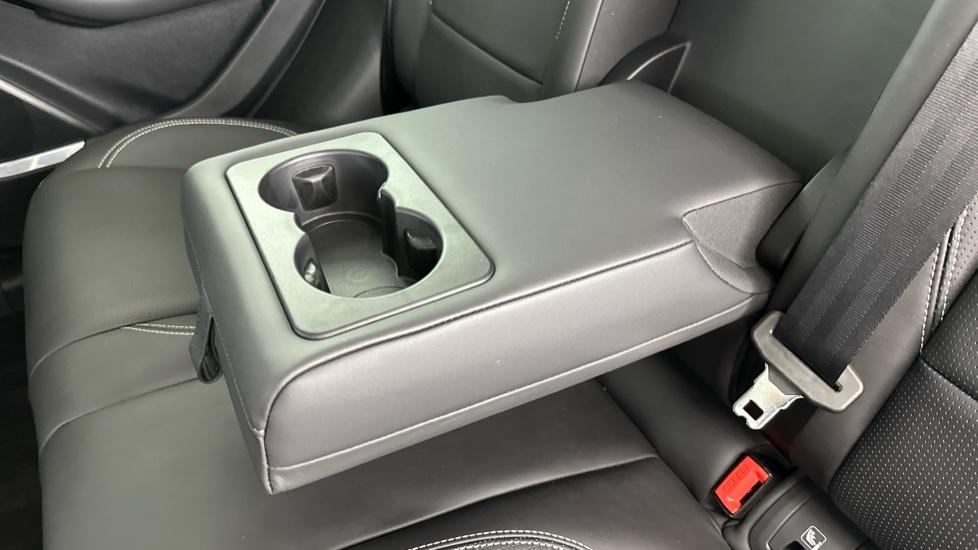 Rear Armrest/ Cup Holder