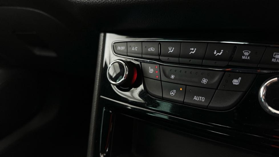 Heated Seats / Steering Wheel