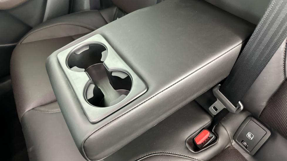 Rear Armrest/ Cup Holder