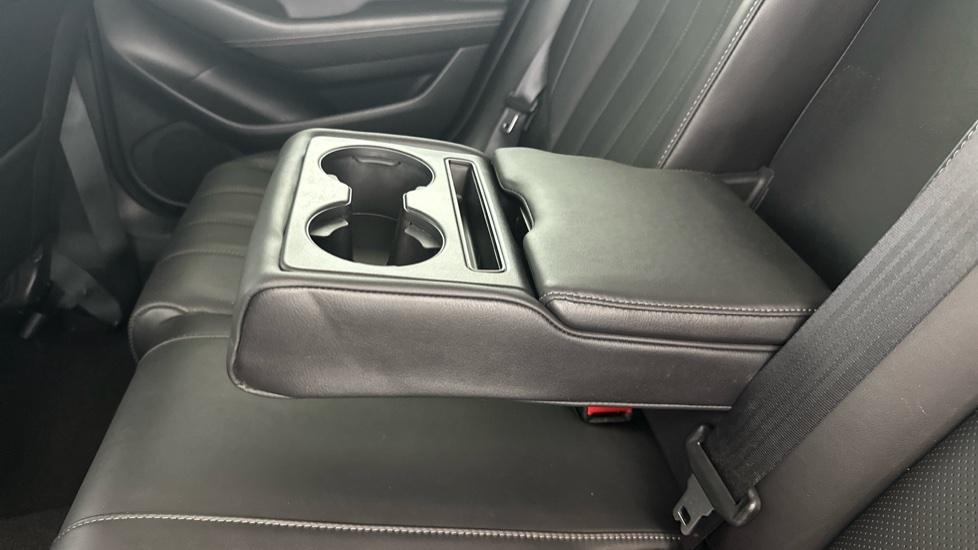 Rear Armrest/ Cup Holder