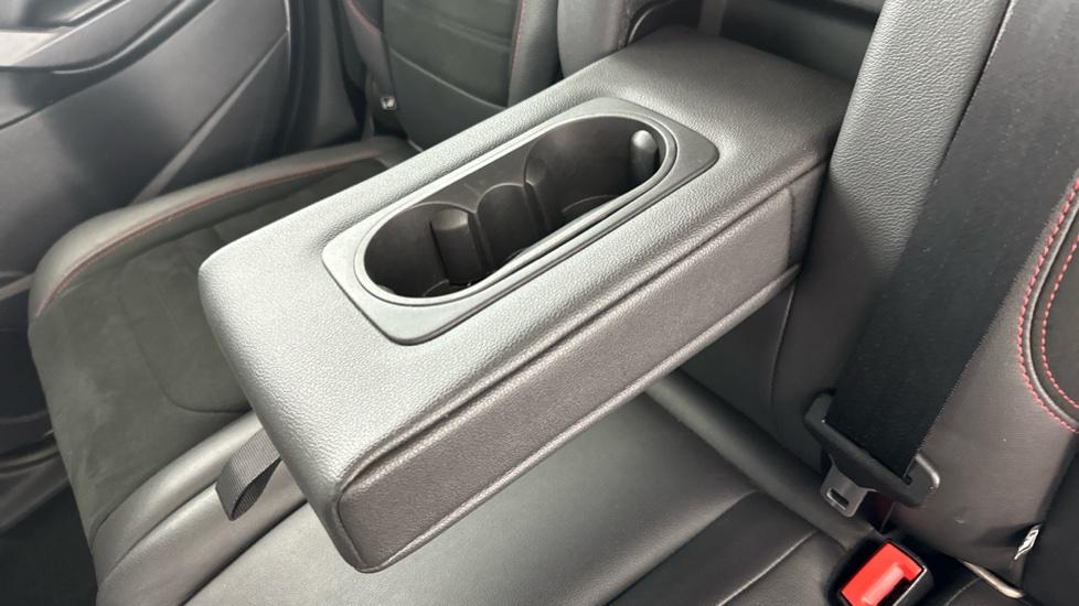 Rear Armrest/ Cup Holder