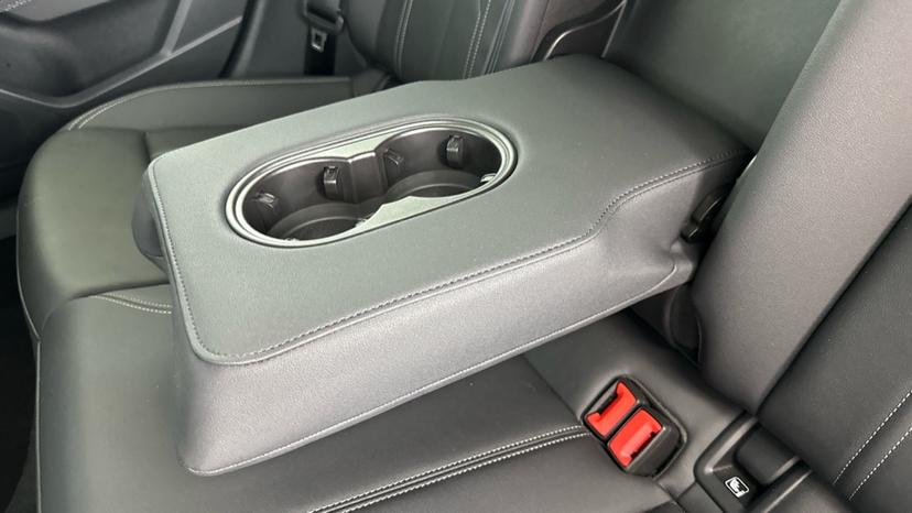 Rear Armrest/ Cup Holder