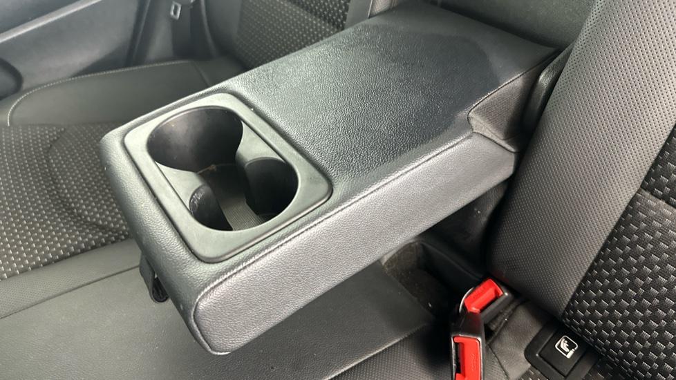 Rear Armrest/ Cup Holder