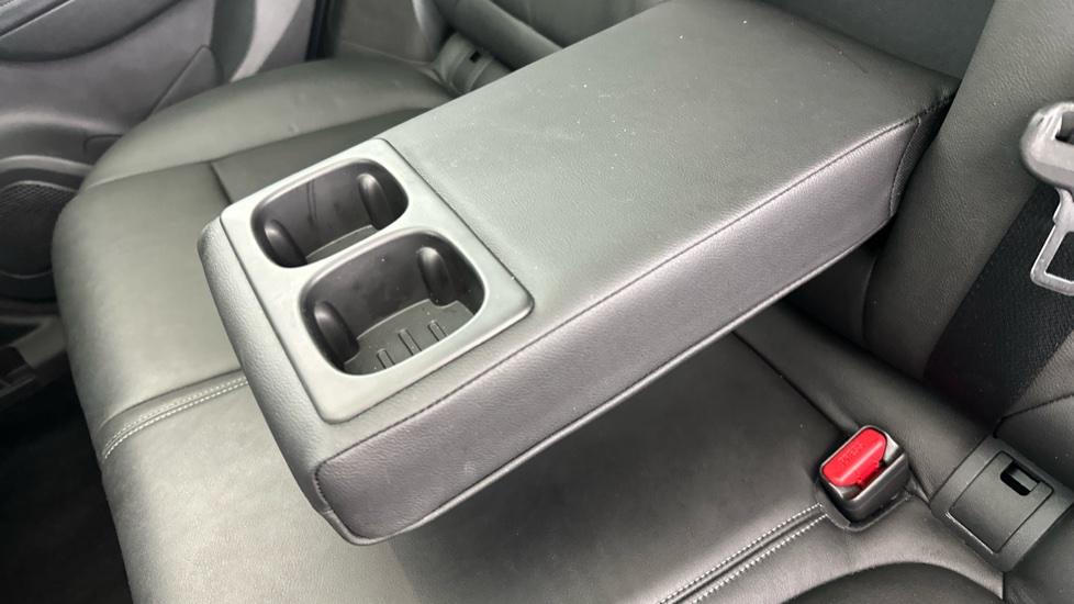 Rear Armrest/ Cup Holder