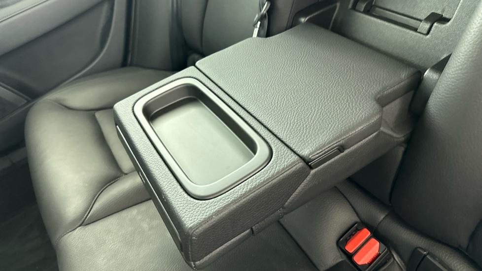 Rear Armrest/ Cup Holder