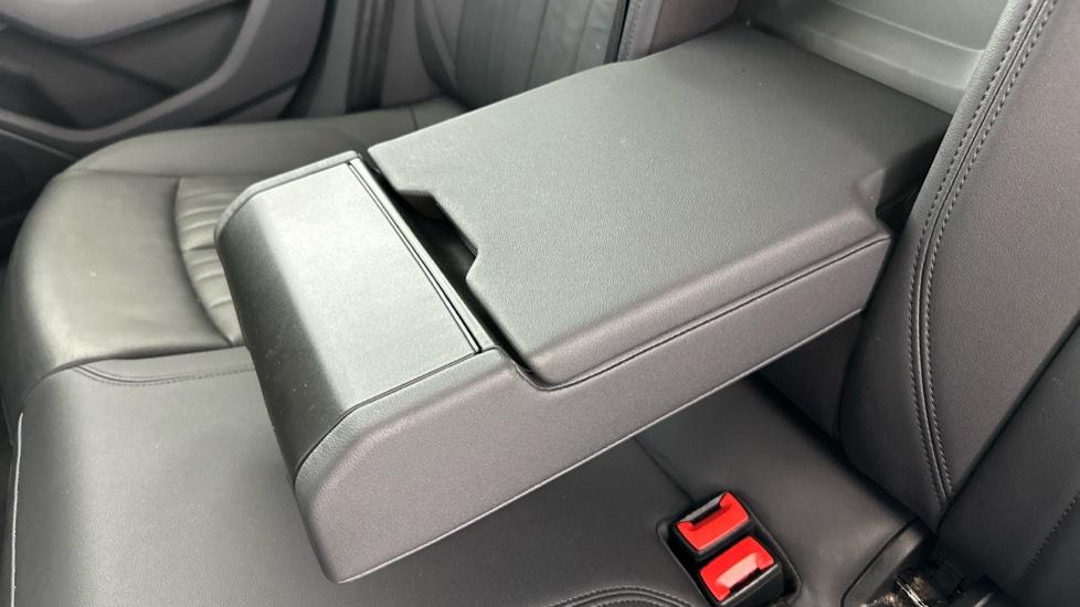 Rear Armrest/ Cup Holder