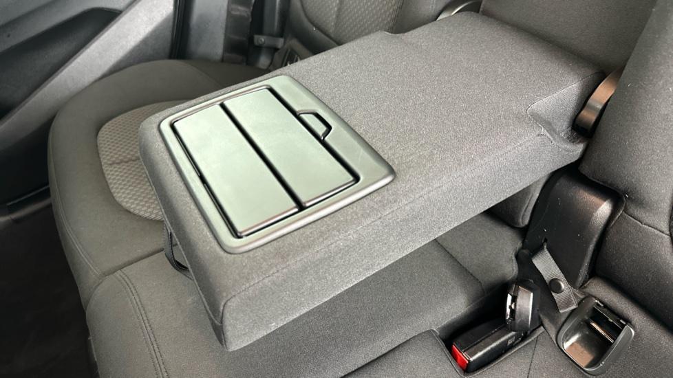 Rear Armrest/ Cup Holder