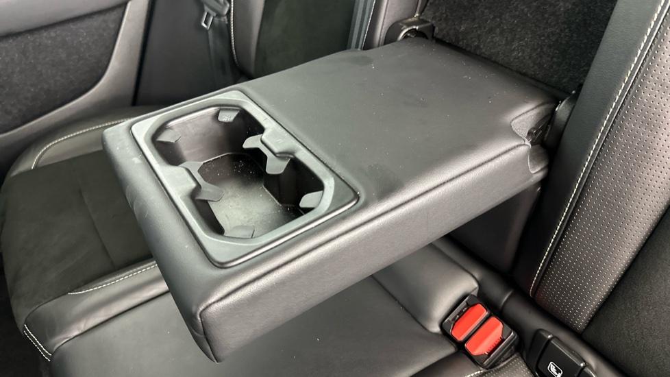 Rear Armrest/ Cup Holder