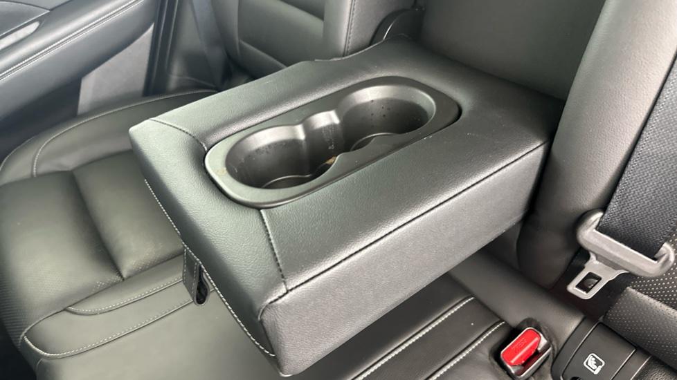 Rear Armrest/ Cup Holder