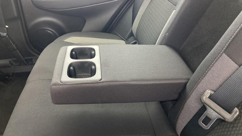 Rear Armrest/Cup Holders 