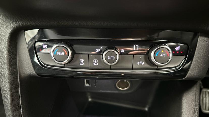 Air Conditioning /Heated Seats 