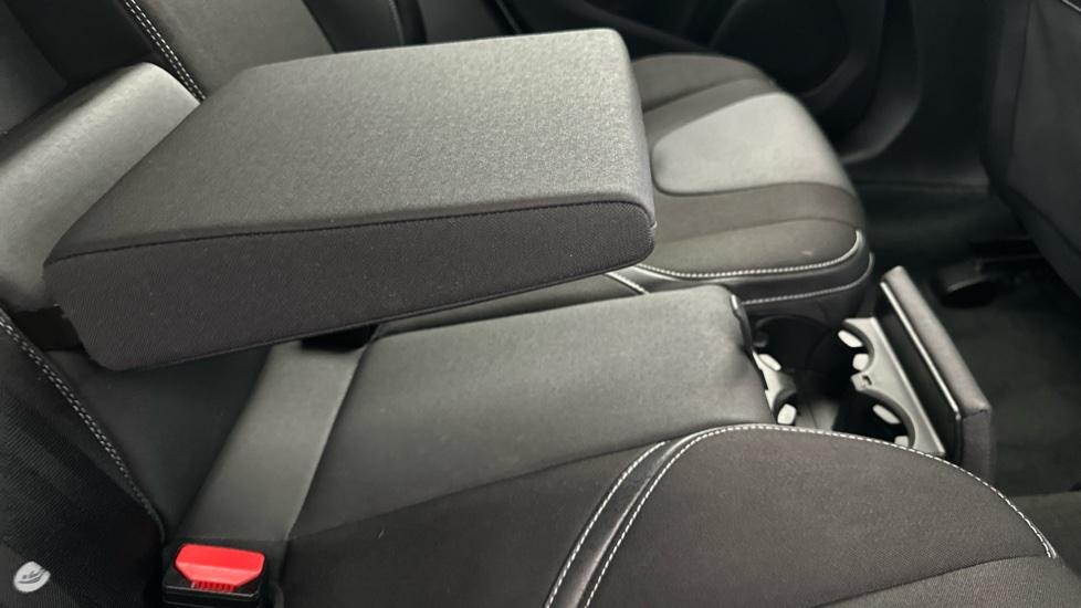 Rear Armrest/ Cup Holder