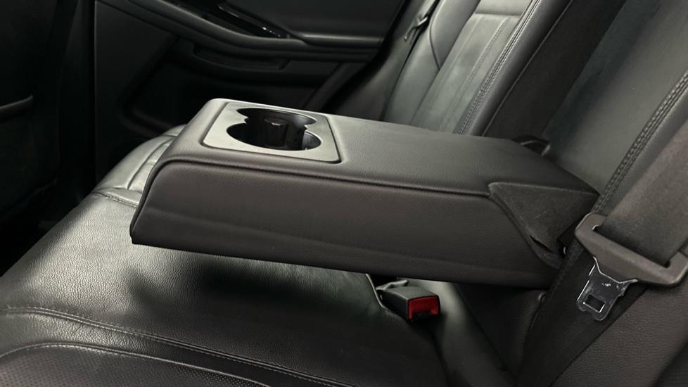 Rear Armrest/ Cup Holder