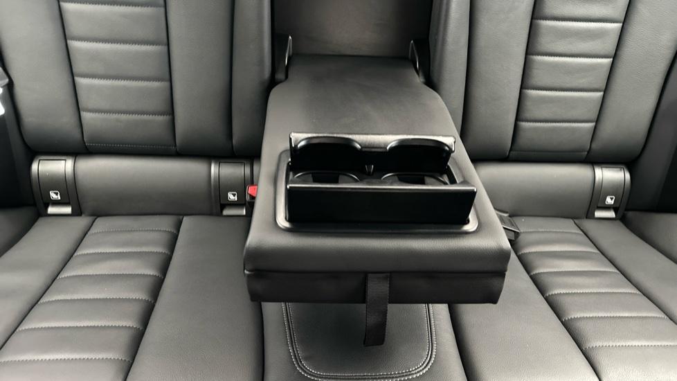 Rear Armrest/ Cup Holder