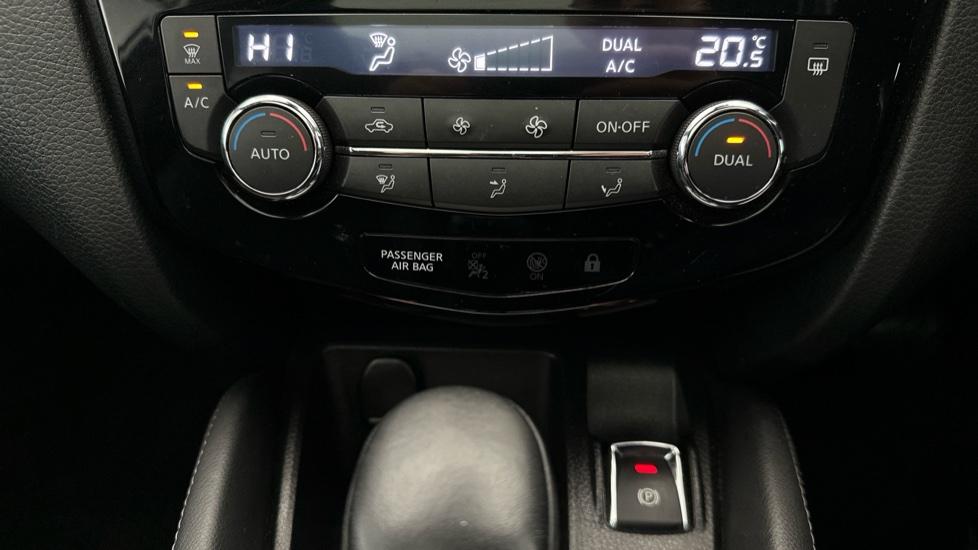 Air Conditioning /Dual Climate Control /Electric Park Brake 