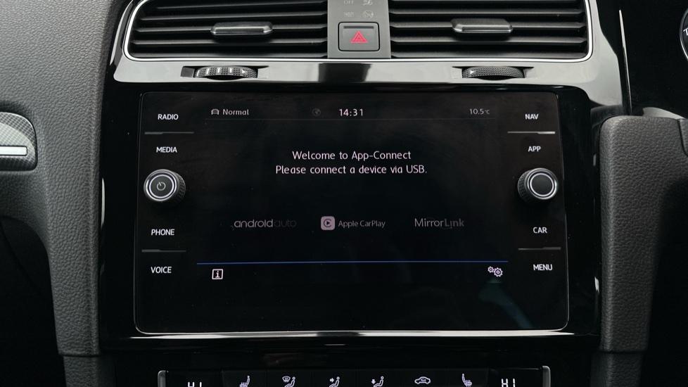 Apple Car Play & Android Auto