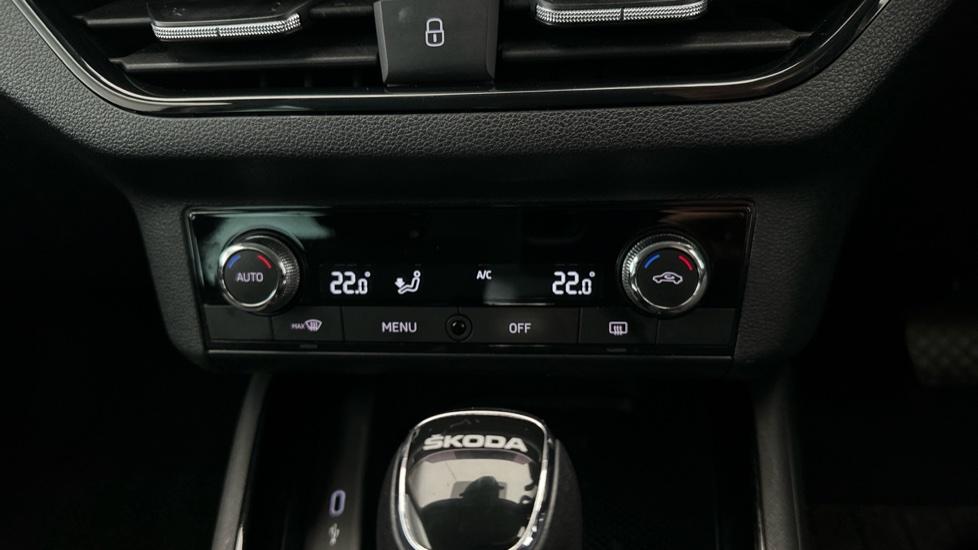 Dual Climate Control  / Air Conditioning 