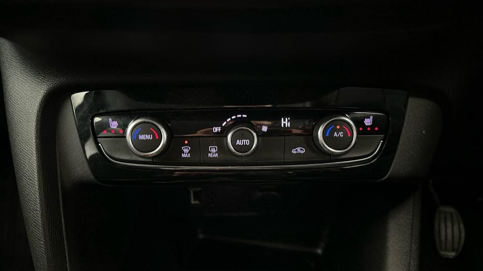 Air Conditioning /Heated Seats 