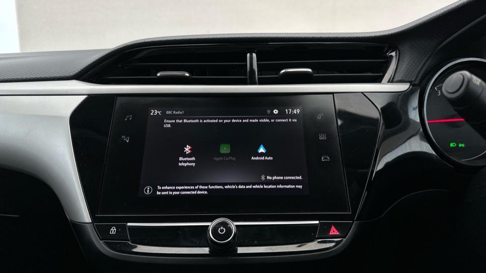 Bluetooth / Apple CarPlay / Android Auto 