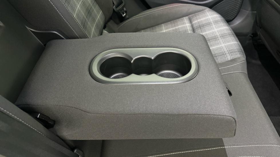 Rear Armrest/ Cup Holder