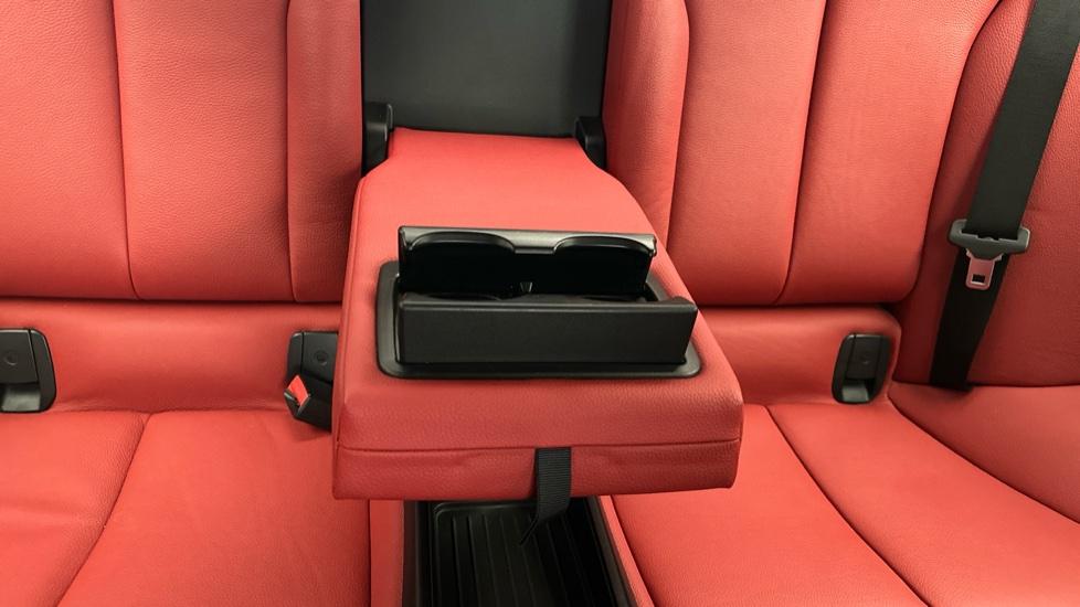 Rear Armrest/ Cup Holder