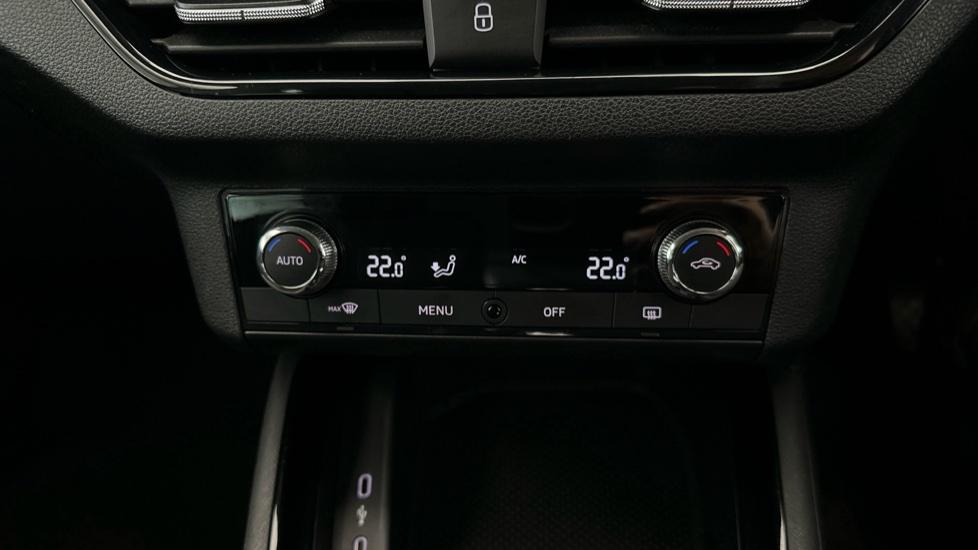 Dual Climate Control  / Air Conditioning 