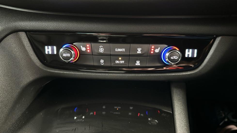 Air Conditioning /Dual Climate Control /Heated Seats 