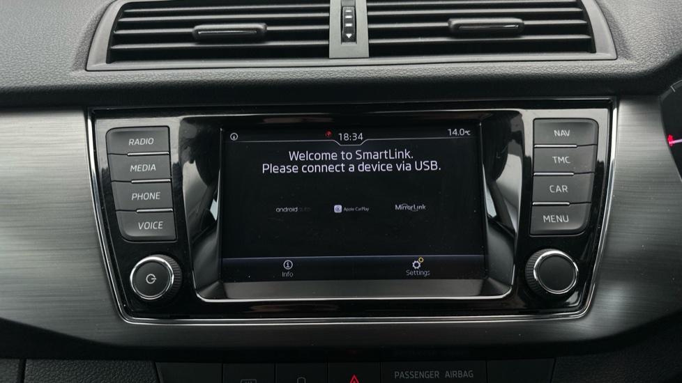 Apple Car Play & Android Auto